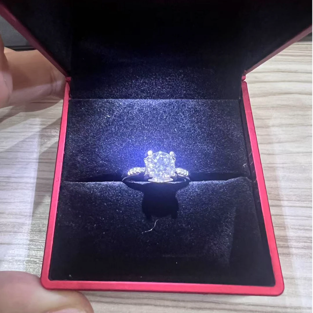 莫桑钻一克拉钻戒