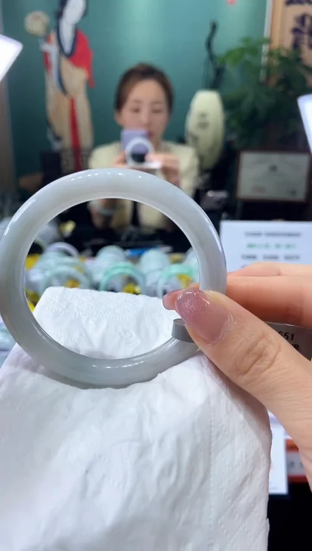 翡翠手镯未镶嵌55圈口t