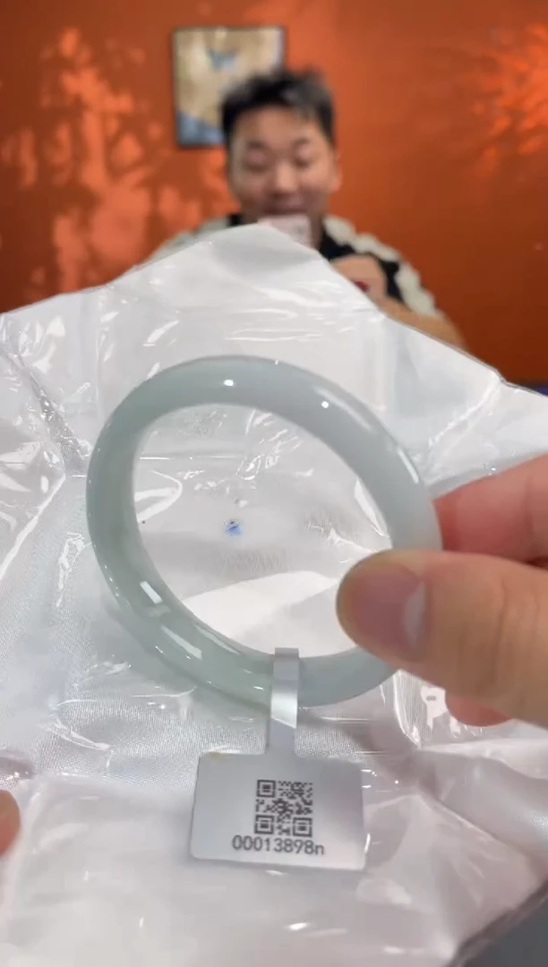 未镶嵌手镯翡翠翡翠手镯（微瑕）