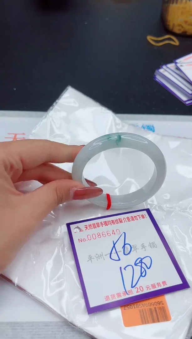 翡翠手镯未镶嵌1
