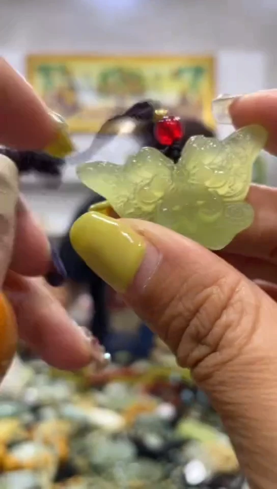 未镶嵌岫玉吊坠