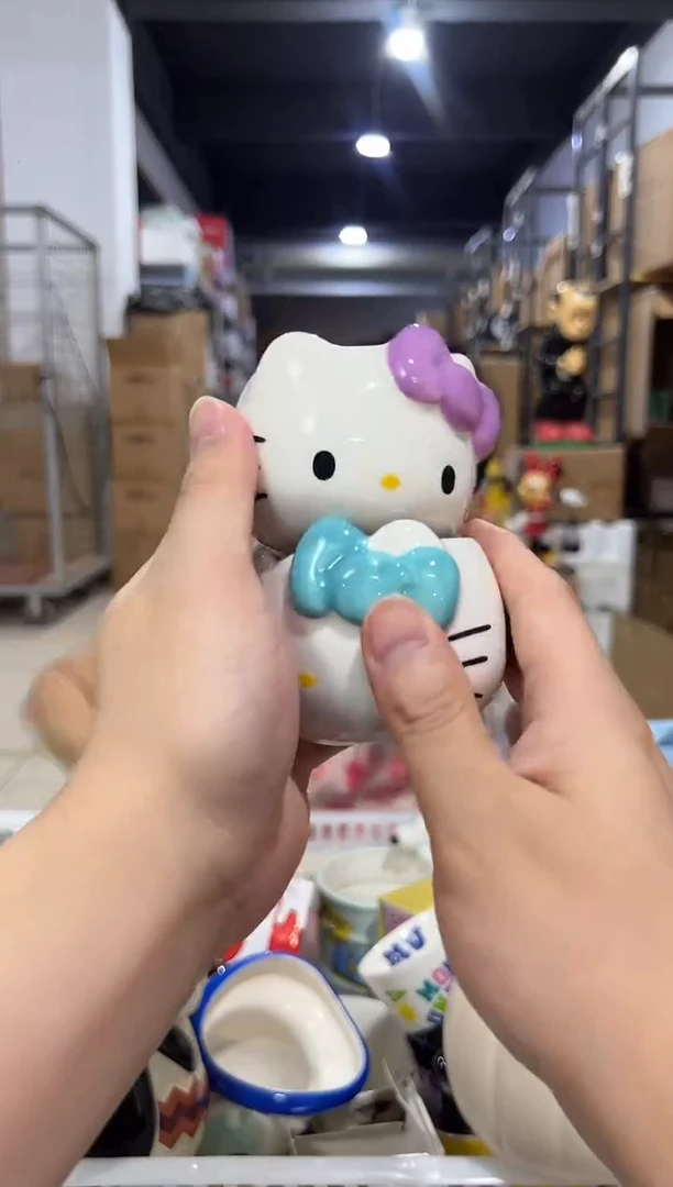 瓷片小号蓝色加紫色kt猫小茶杯2件套微瑕