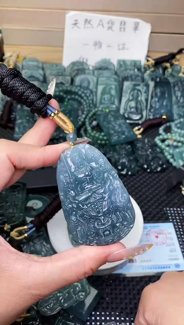 颈饰未镶嵌翡翠