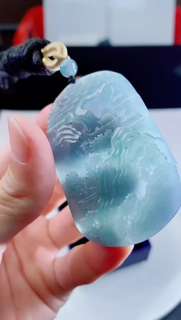 颈饰未镶嵌翡翠