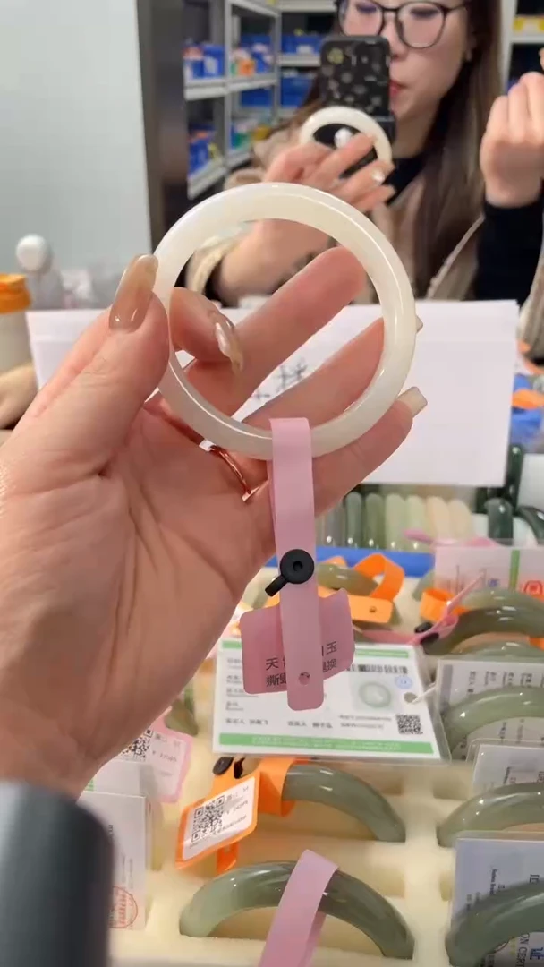 【闪购商品】和田玉手镯未镶嵌特级高冰白