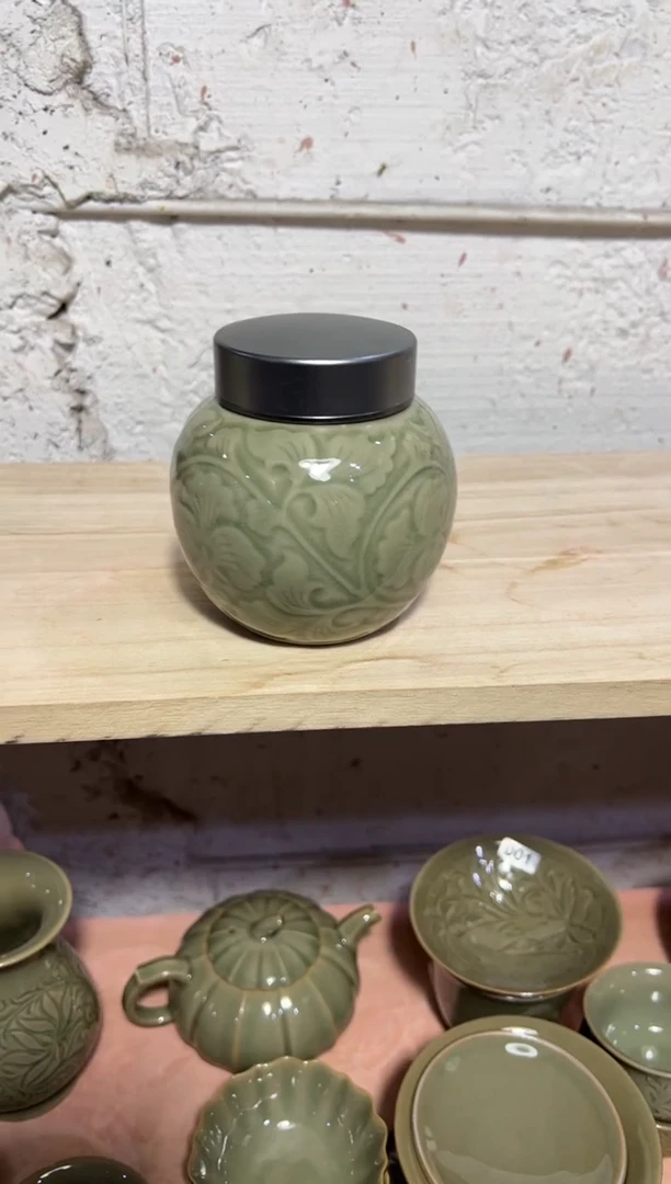 微瑕耀州窑锡合金牡丹茶叶罐（圆）