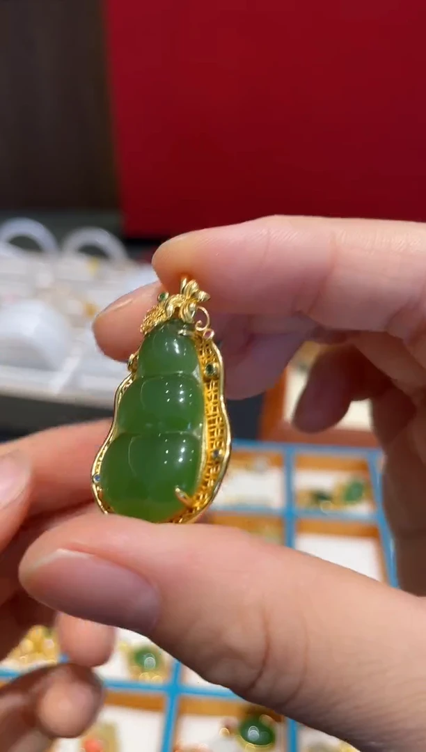 和田玉（碧玉）银S925镀金镶嵌颈饰吊坠