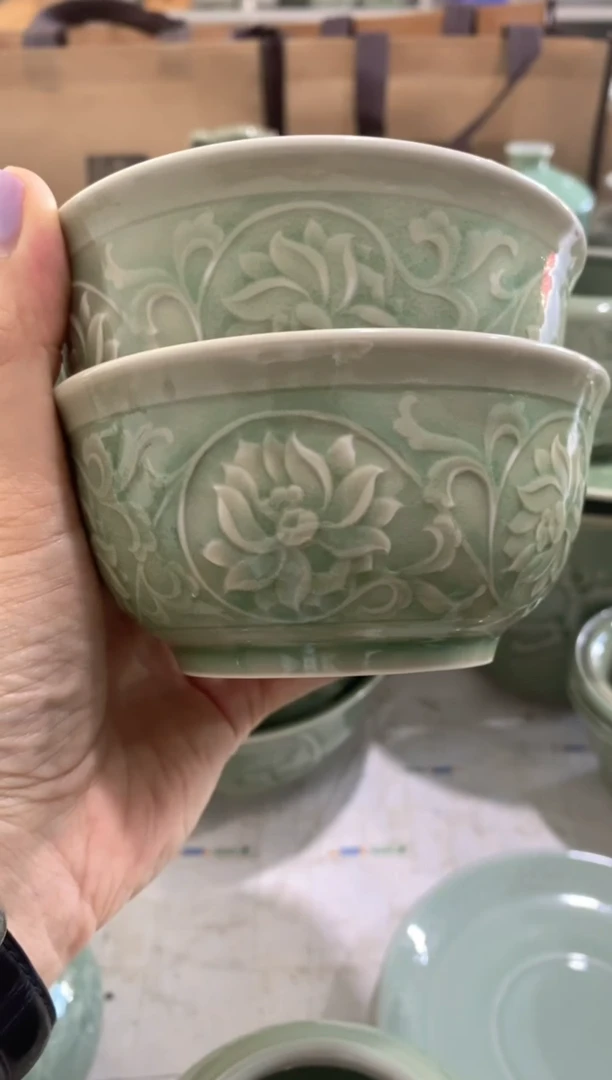 瓷片微瑕 莲纹碗【两个】色差 特价处理