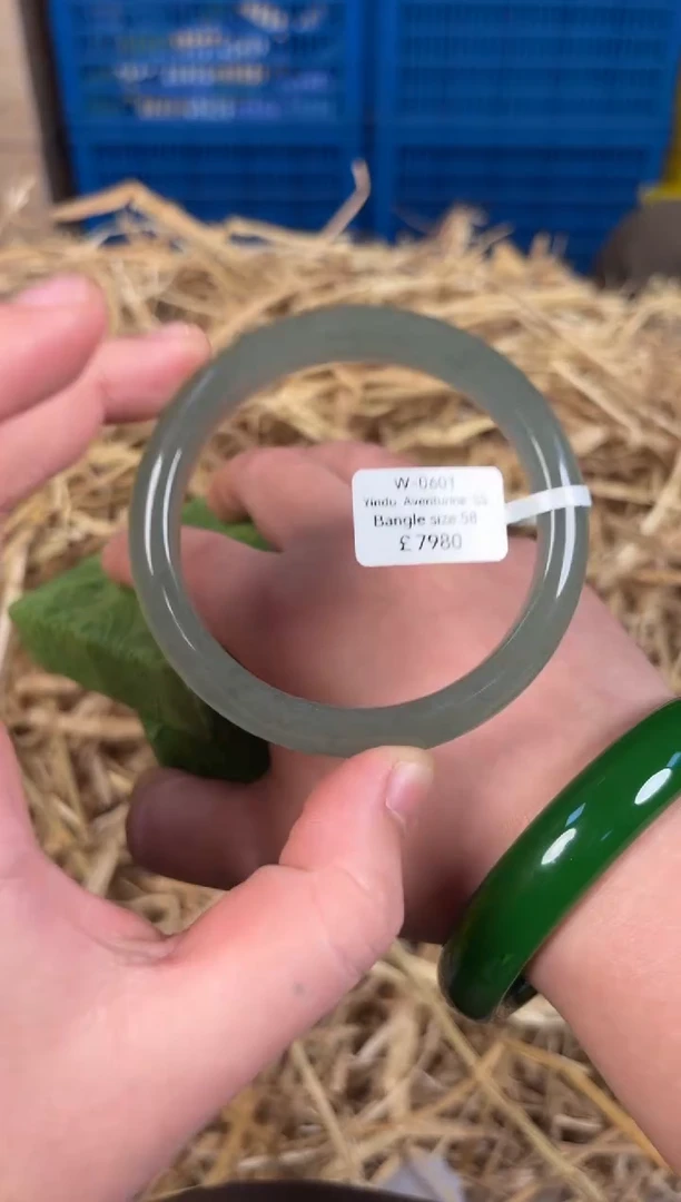 未镶嵌手镯石英质玉W0601