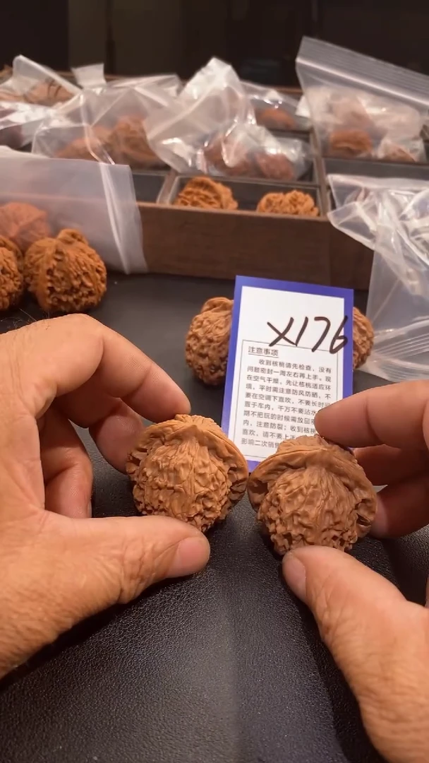 文玩核桃把件45金麒麟