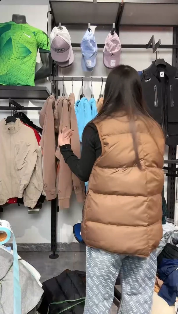 1402 编码 瑕疵款直播间过款为准 尺码   身高  M