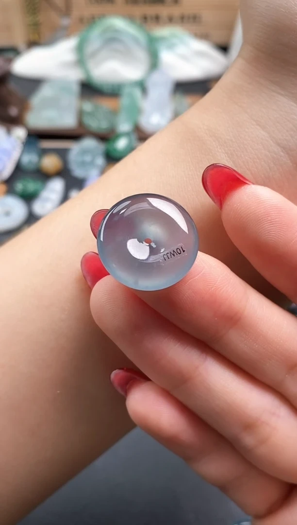 颈饰未镶嵌翡翠平安扣