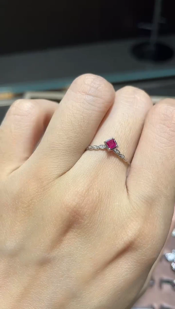 18K金镶嵌戒指红宝石1