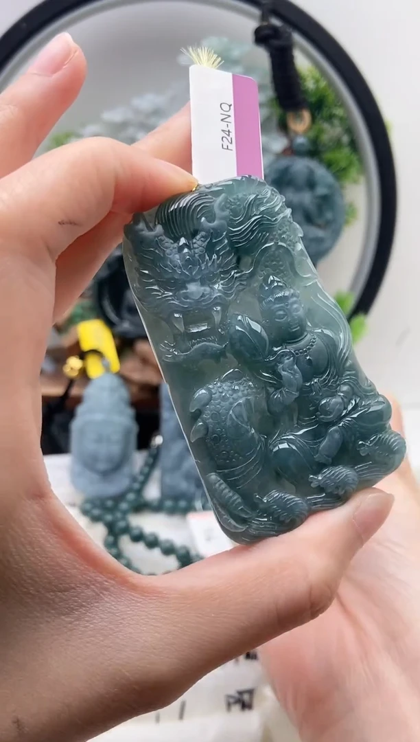 翡翠未镶嵌颈饰挂件
