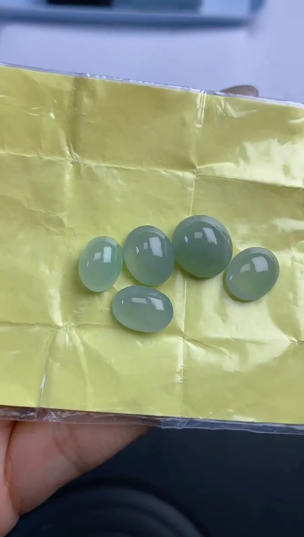 定制翡翠未镶嵌天然翡翠蛋面70