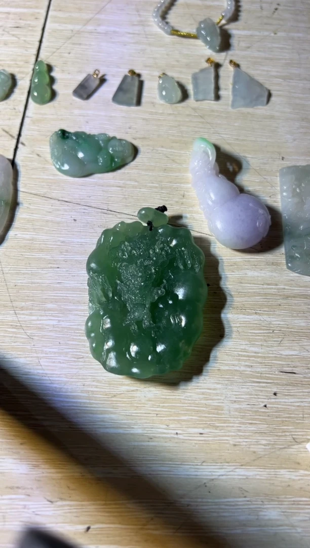 未镶嵌定制翡翠龙牌