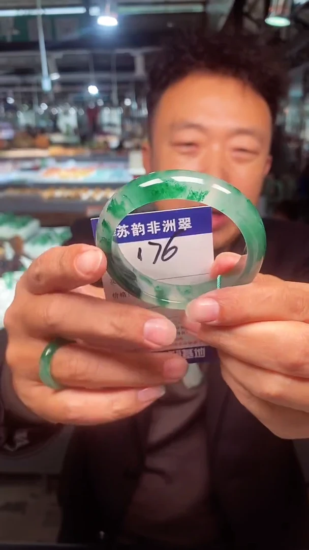 未镶嵌手镯石英质玉（非洲翠）56+