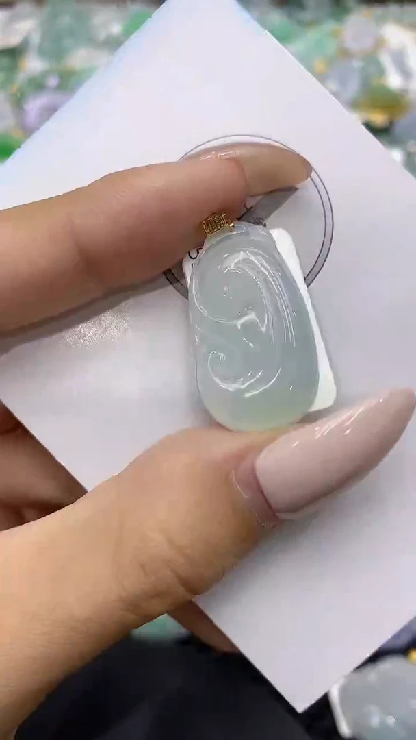 颈饰18K金镶嵌翡翠111111111111