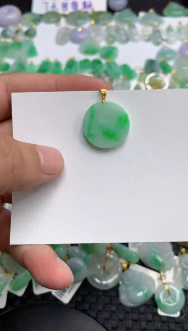 翡翠18K金镶嵌颈饰1111111111