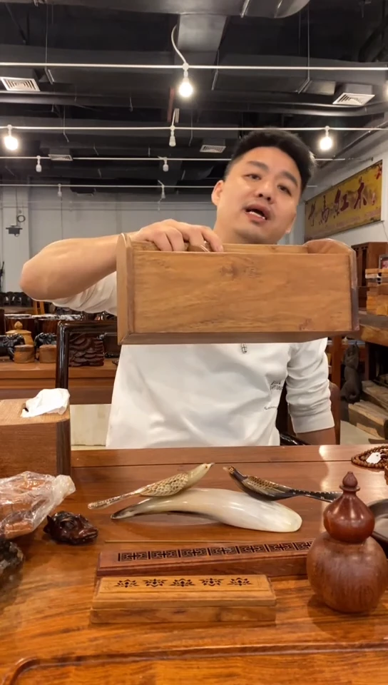 大果紫檀（缅甸花梨）意*素面多功能纸巾盒