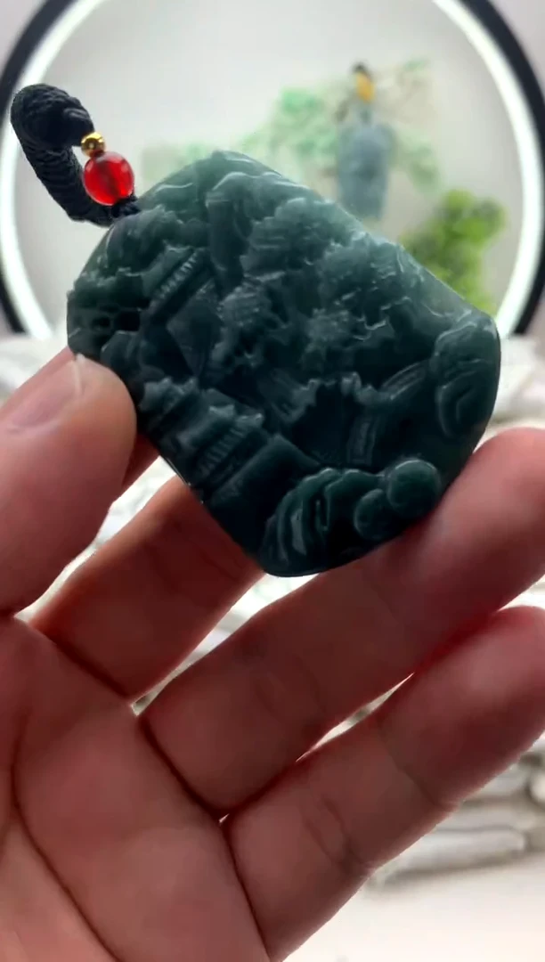 翡翠未镶嵌颈饰山水1
