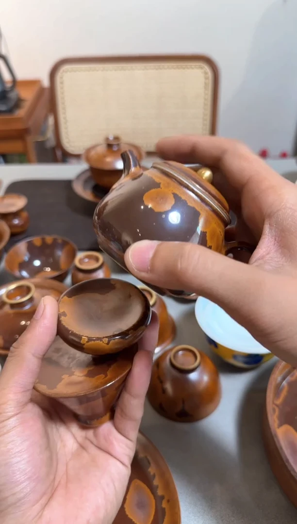 荣器 木首釉 宽口壶