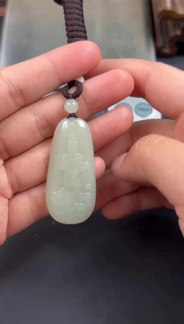 和田玉未镶嵌吊坠(赠链)且末微色差迪克兰一细吊坠