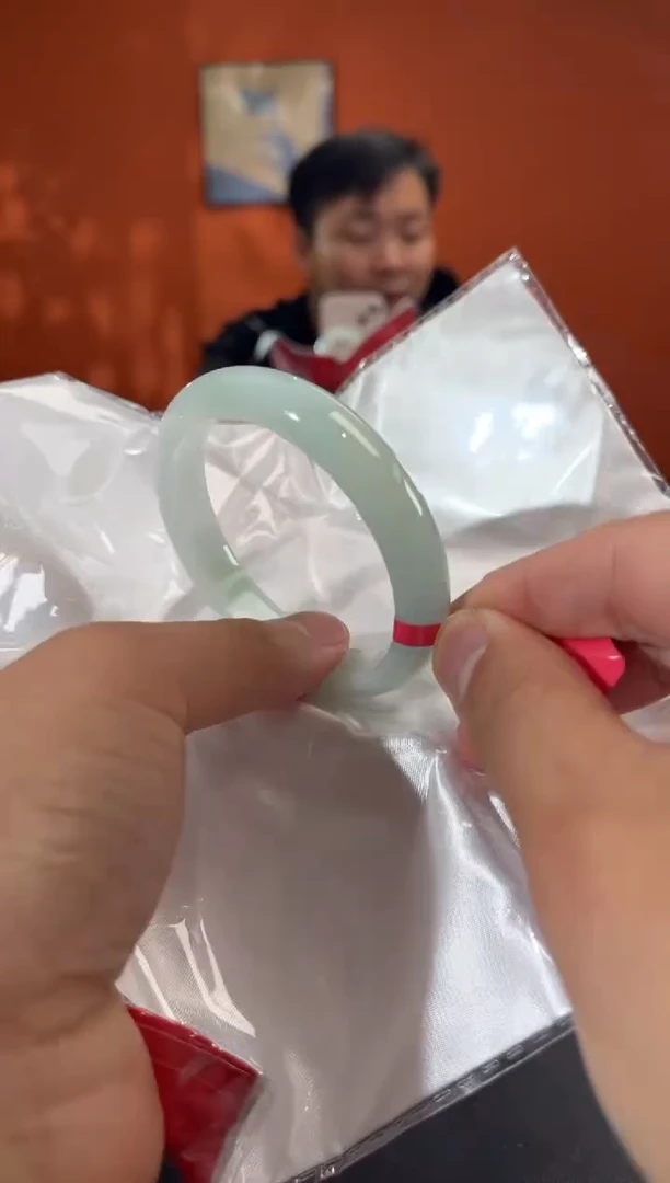 未镶嵌手镯翡翠8        圈口57