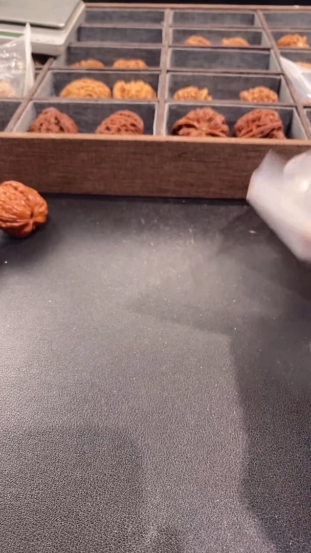 【闪购商品】文玩核桃吊坠35红锦鲤