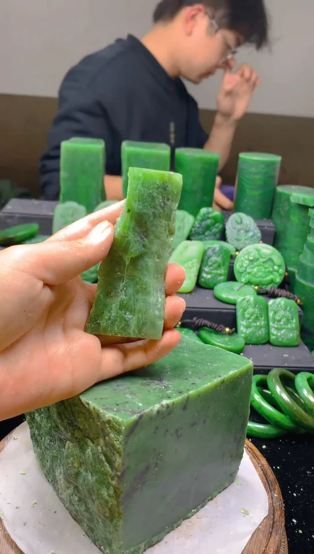 未镶嵌和田玉（碧玉）珠宝半成品1