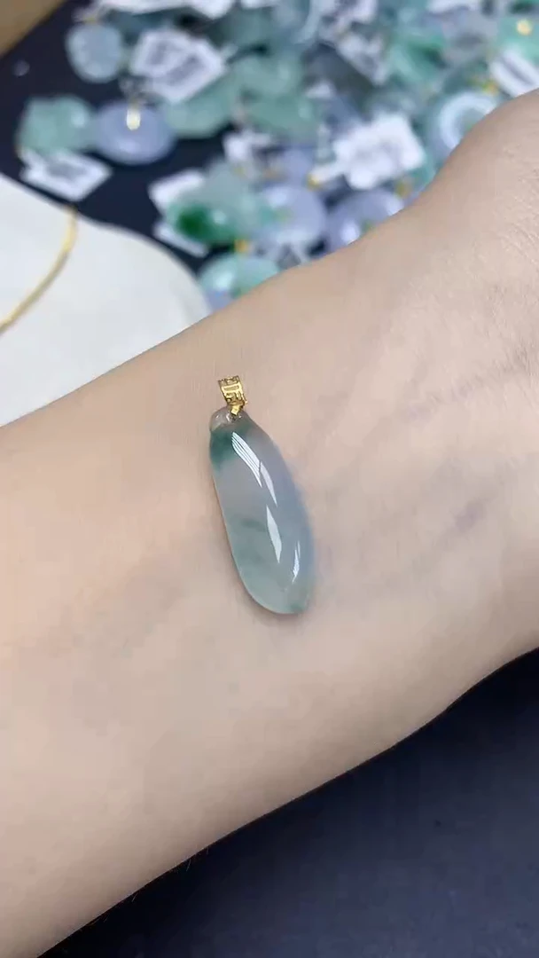 翡翠18K金镶嵌颈饰天然缅甸翡翠A货
