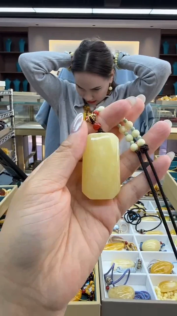 琥珀颈饰未镶嵌146秒拍号 假一罚三