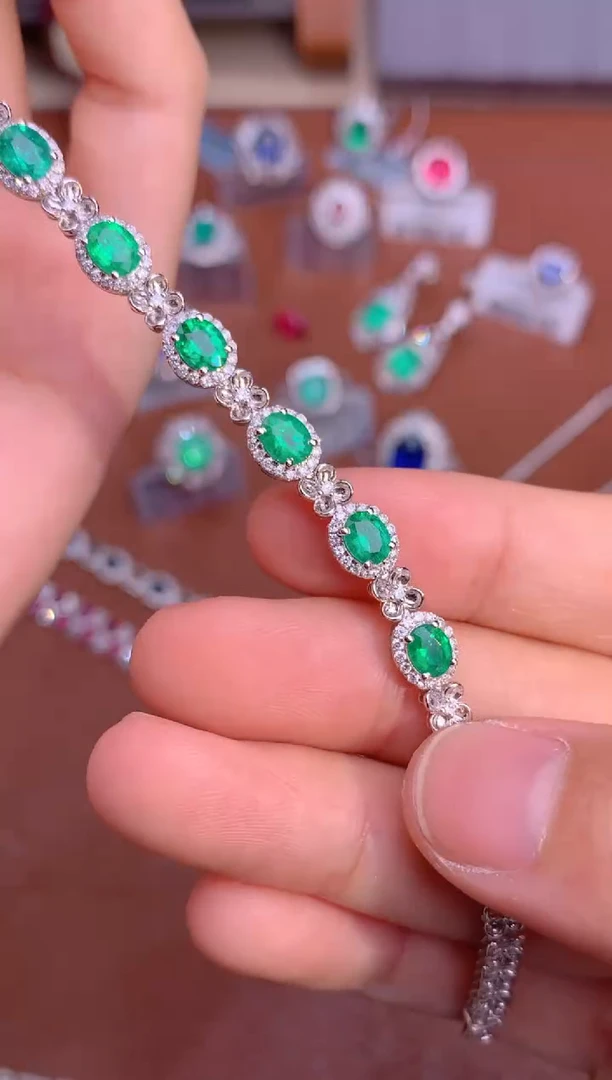 【闪购商品】祖母绿手链18K金镶嵌3.2CT