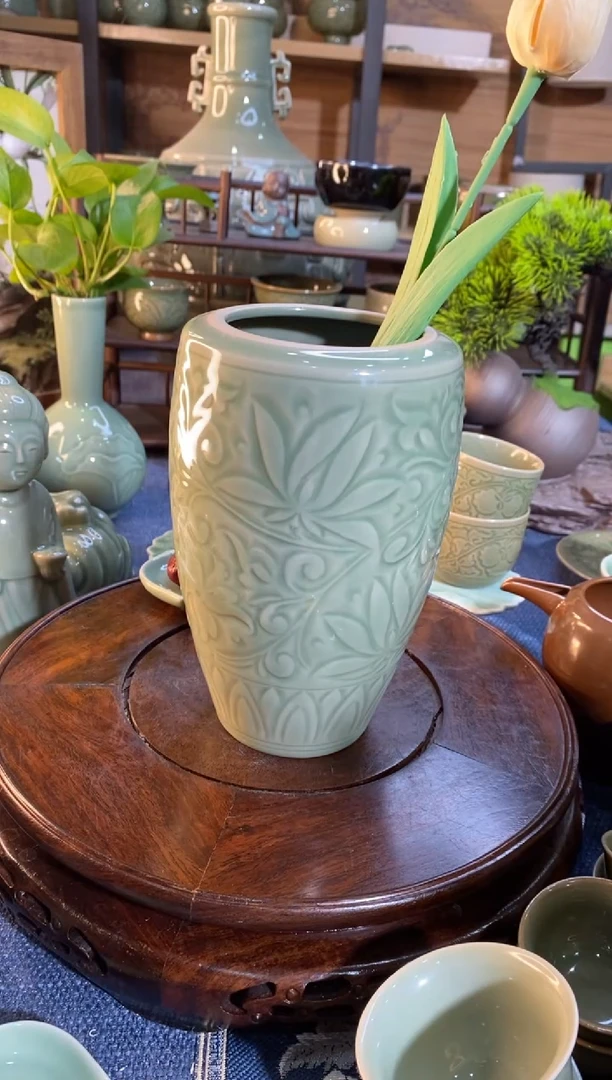 【闪购商品】100028 纯莲纹半月花瓶 1只微瑕