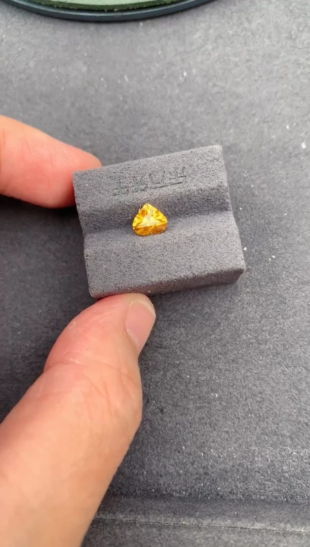 裸石彩色蓝宝石1.04ct黄蓝宝 BH 定制