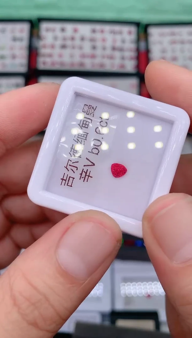 裸石尖晶石0.6ct曼辛吉尔德