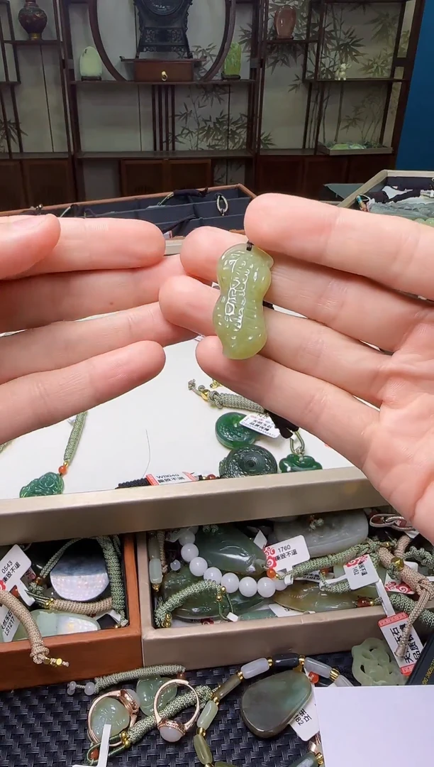 颈饰未镶嵌和田玉1