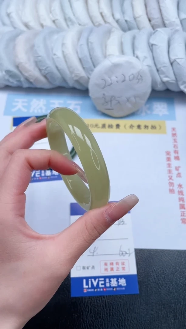 【闪购商品】石英质玉手镯未镶嵌姜黄有棉块介意勿拍！T13-60.2