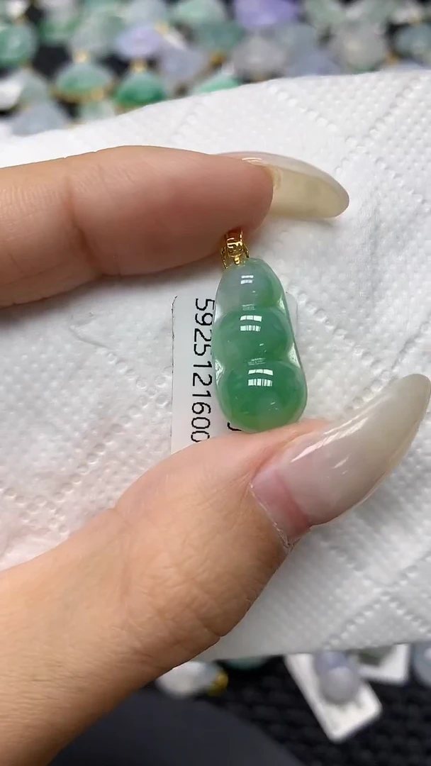 颈饰18K金镶嵌翡翠11111111111