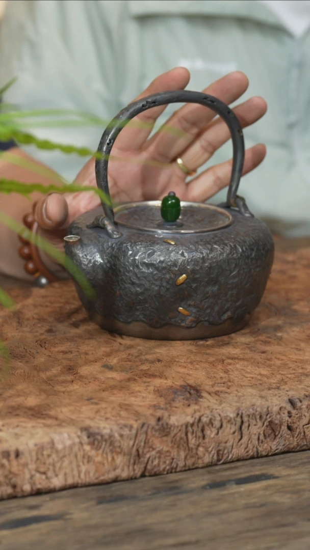 扁圆锔钉铜包银提梁壶