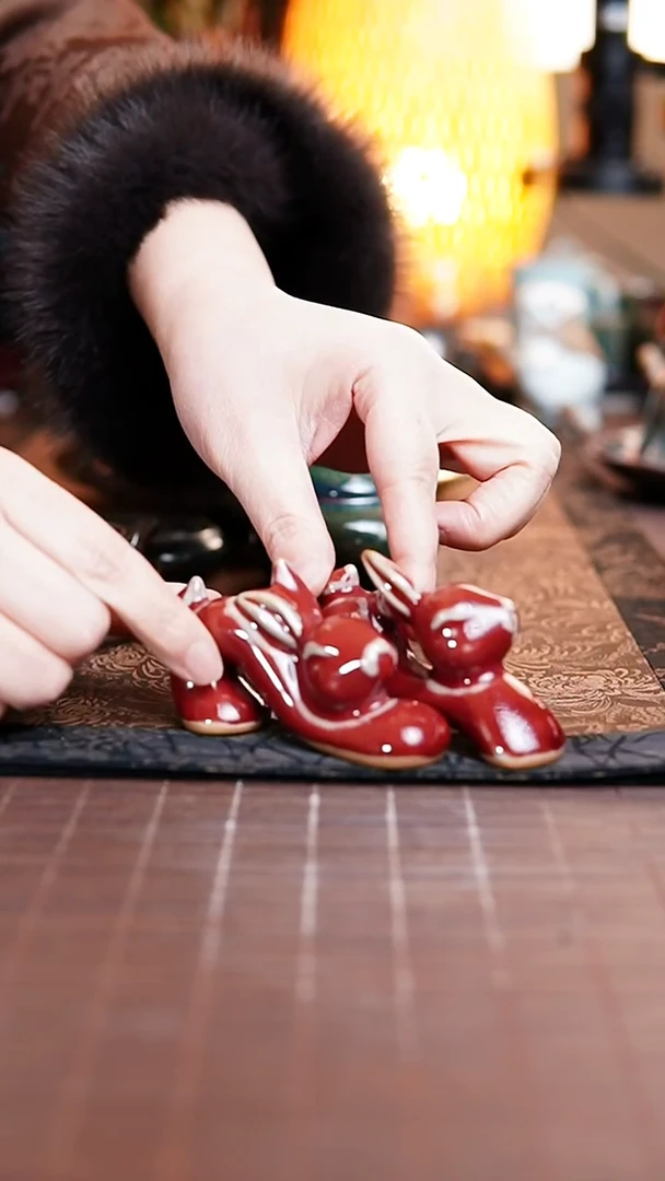 钧瓷红 兔子2只 茶宠