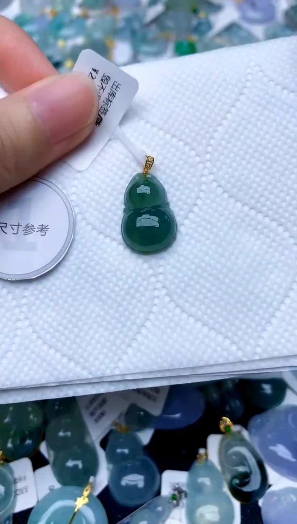 颈饰18K金镶嵌翡翠天然A货翡翠