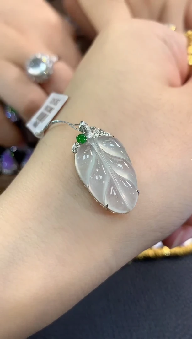 翡翠18K金镶嵌吊坠(不含链)春日珠宝 B15