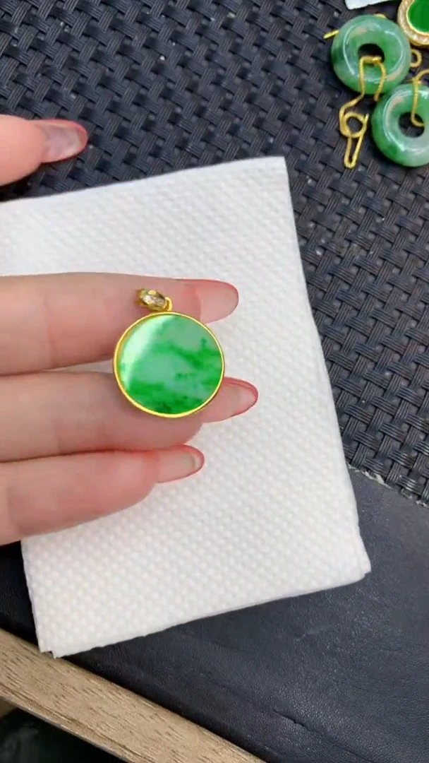 颈饰未镶嵌翡翠1