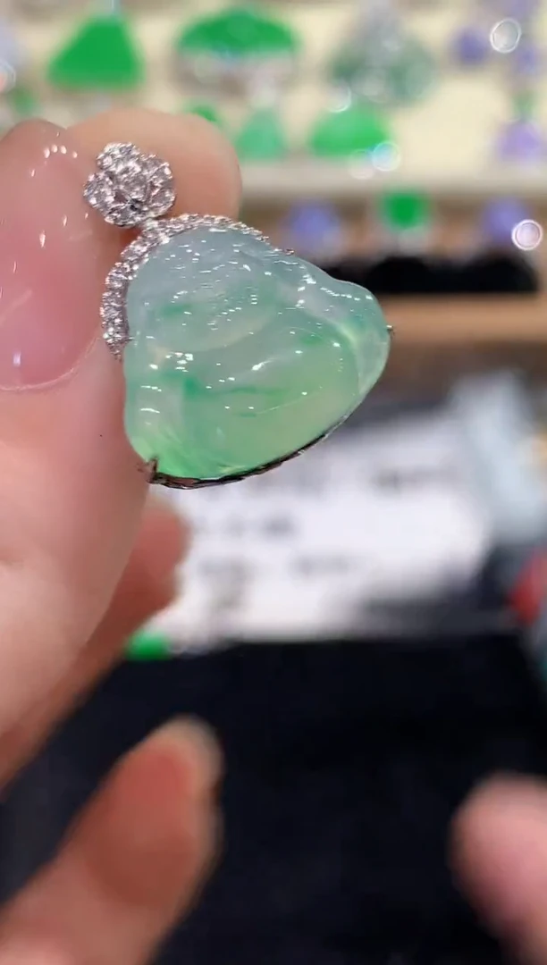 吊坠(不含链)18K金镶嵌翡翠TT多样性发其一