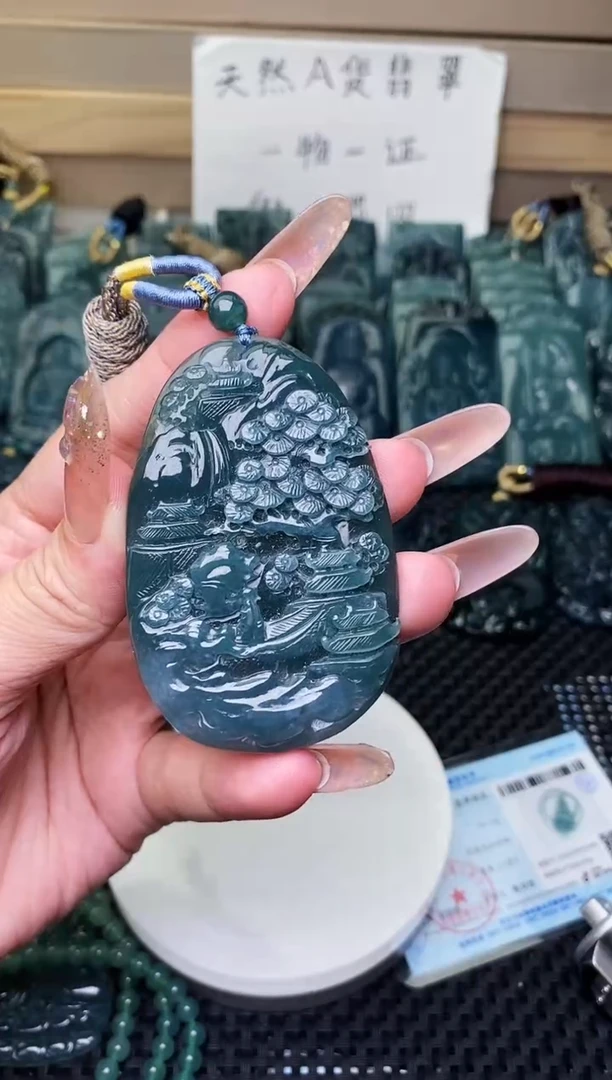 颈饰未镶嵌翡翠