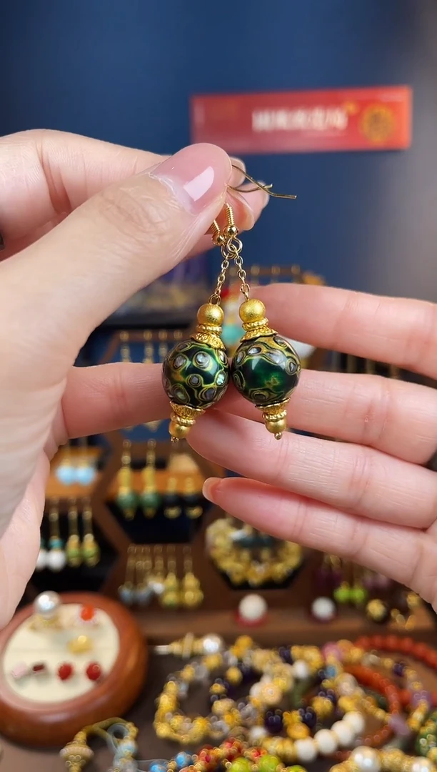 绿黑色大漆耳钩耳钩