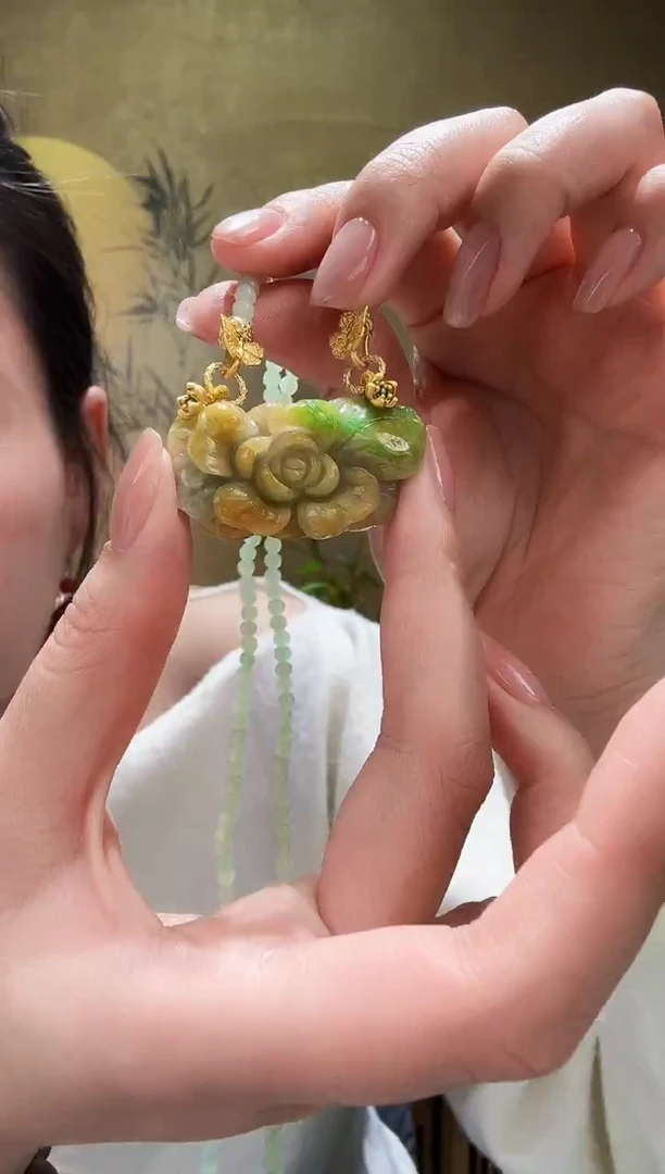 颈饰未镶嵌翡翠吊坠