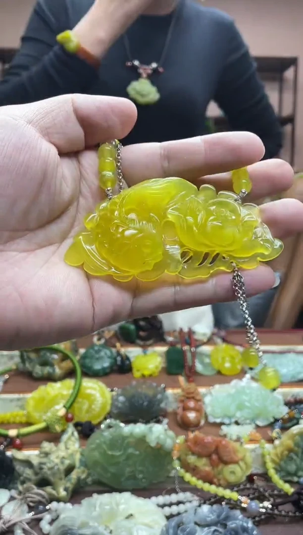 未镶嵌岫玉颈饰·