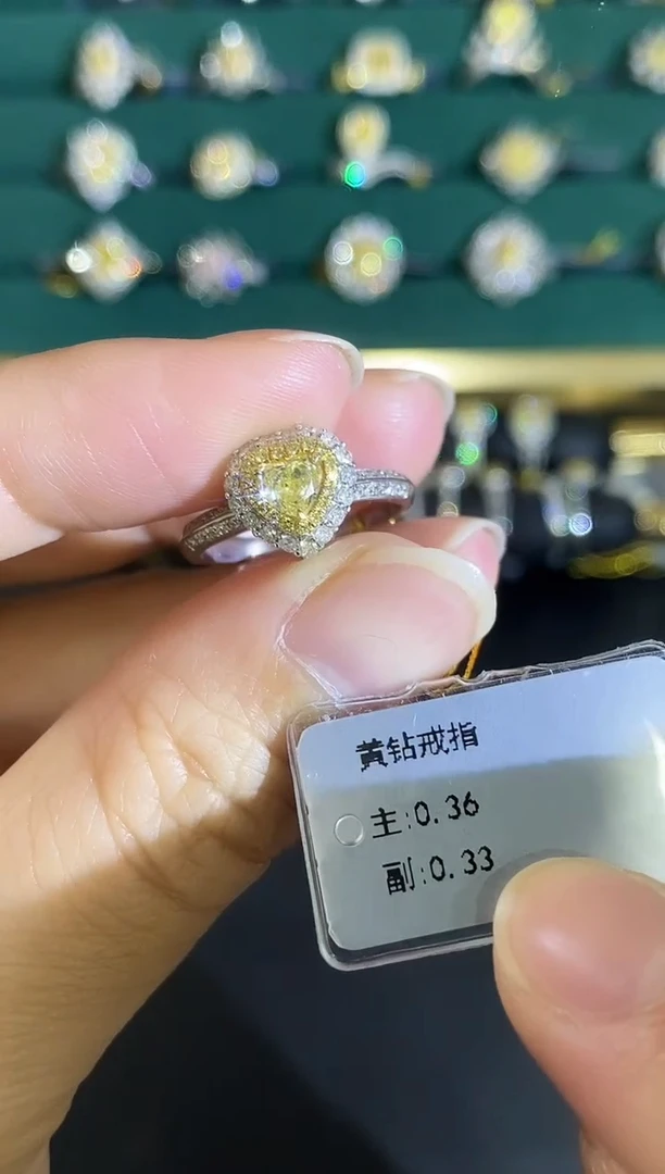 18K金镶嵌戒指钻石戒指